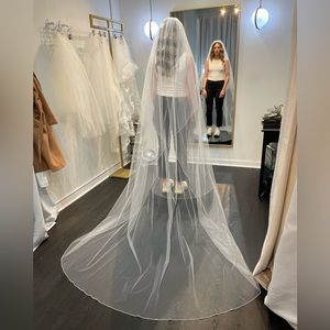 Gorgeous cathedral length angel cut veil 🤍